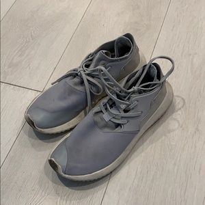 adidas gray sneaker